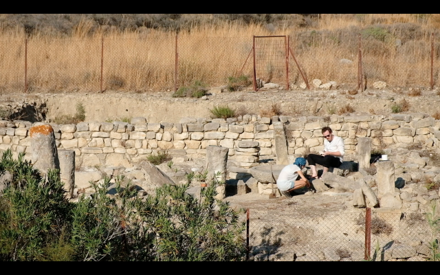 Ausgrabungsstätte bei Kalimari an der Südküste Kretas, Filmstill 'The Logistics of Paradise', (c) Paula Hildebrandt