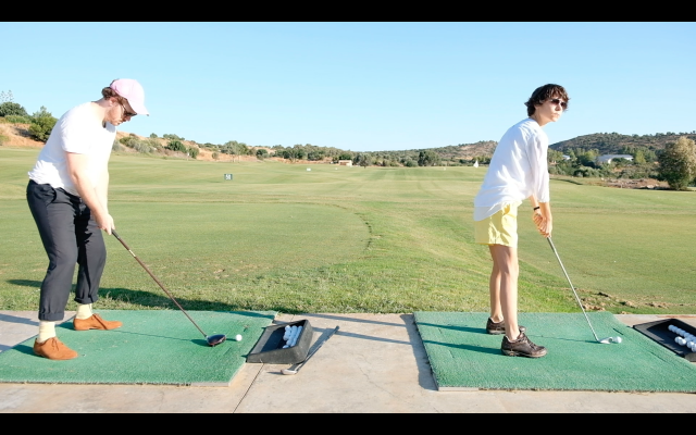 Paula und ich auf der Driving Range des 'Crete Golf Club', Filmstill 'The Logistics of Paradise', (c) Paula Hildebrandt
