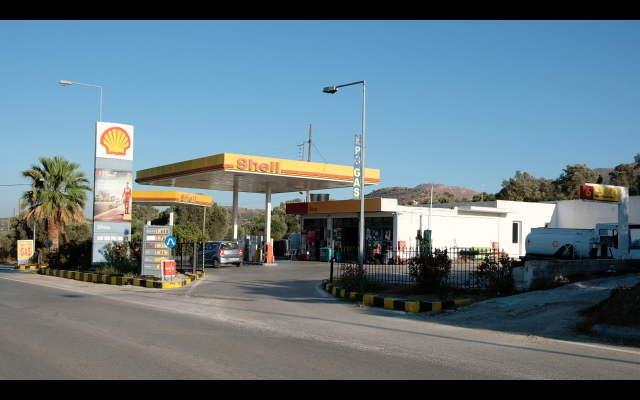Shell-Tankstelle bei Pitsidia, betrieben von Coral Energy, Extra-Material 'The Logistics of Paradise', (c) Paula Hildebrandt
