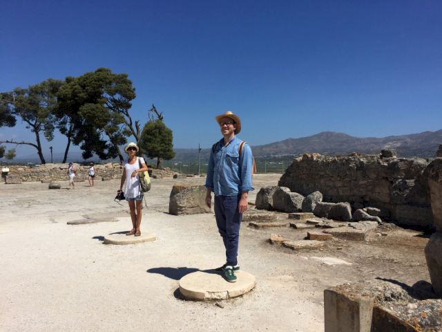 Ausgrabungen in Phaistos mit Blick über die Messara-Ebene